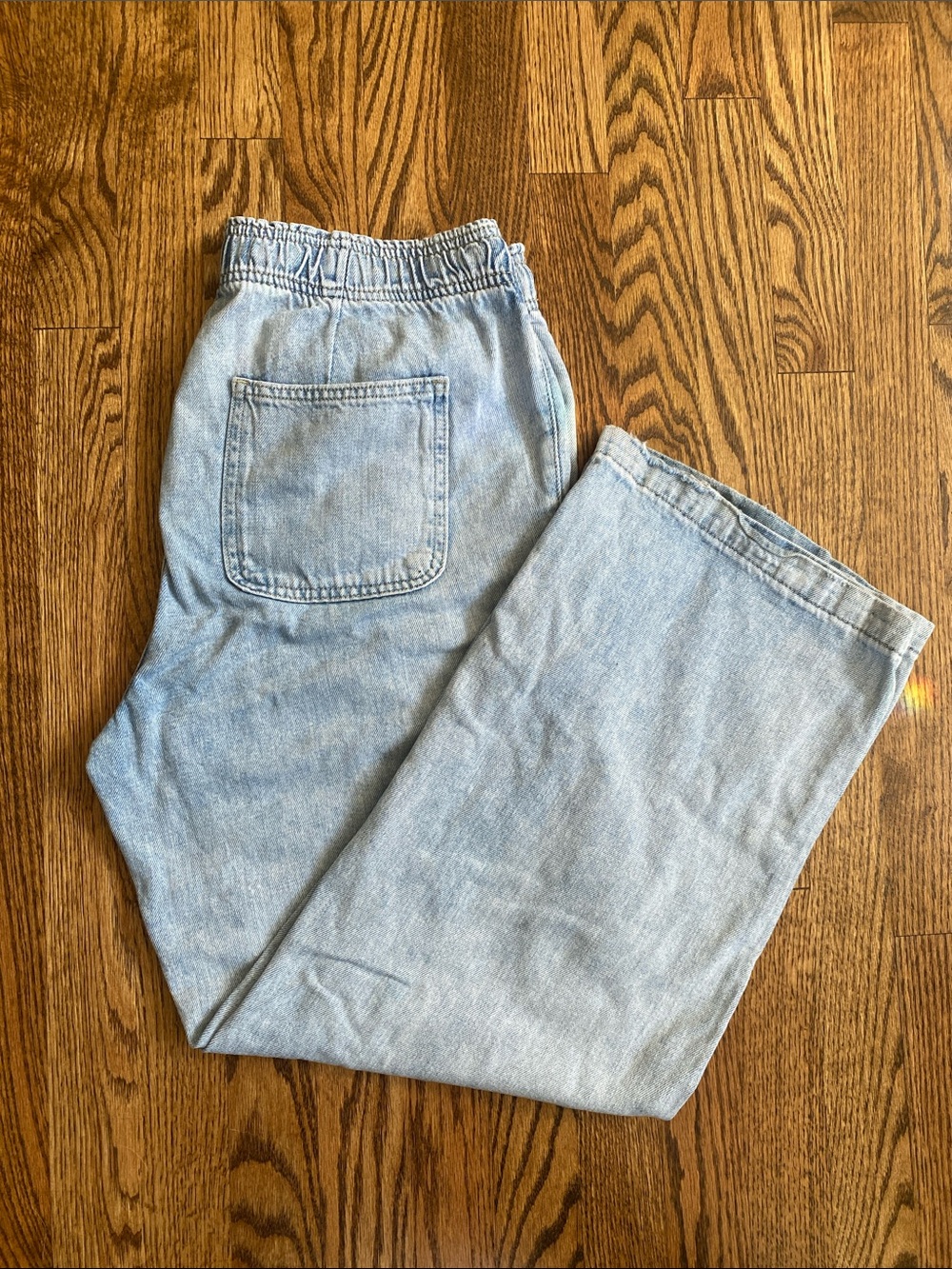GAP Women's light wash, high rise, wide leg drawstring waist jeans, size M.